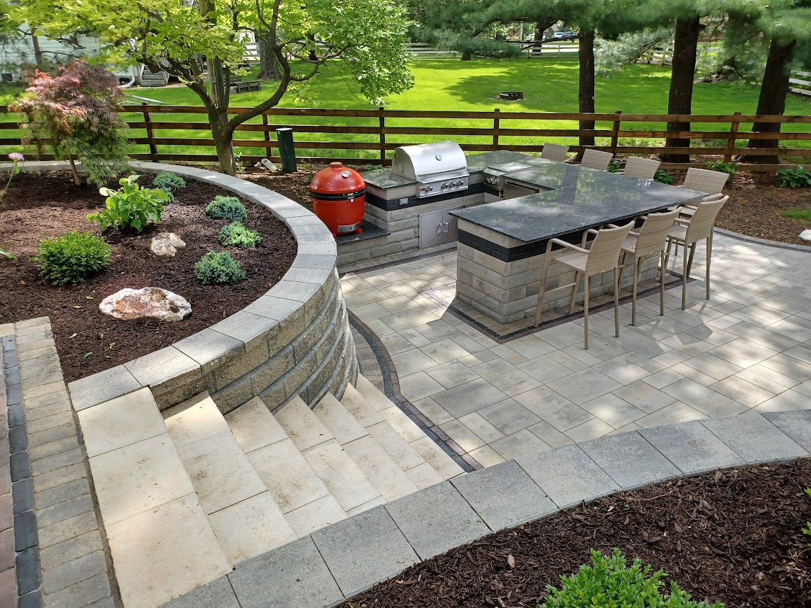 Paver Patio Outdoor Kitchen Retaining Wall